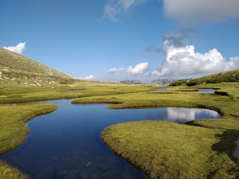 Altopiano e specchi d’acqua in Corsica